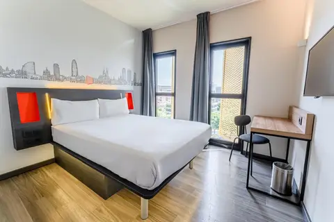easyHotel Barcelona Fira in Barcelona — foto 18