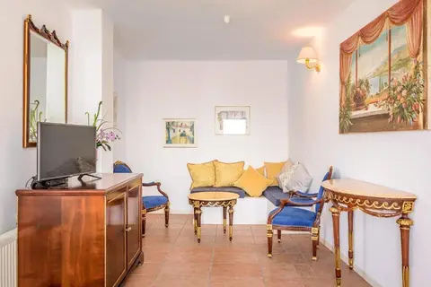 Golden Grey Goose in Φηρά Θήρας — foto 26