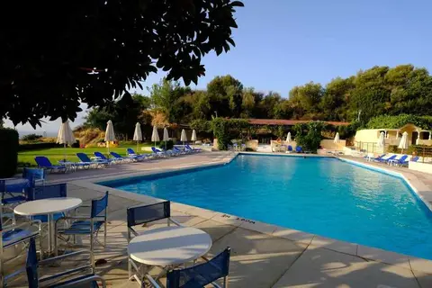 Karavados Beach Hotel in Καραβάδος — foto 9