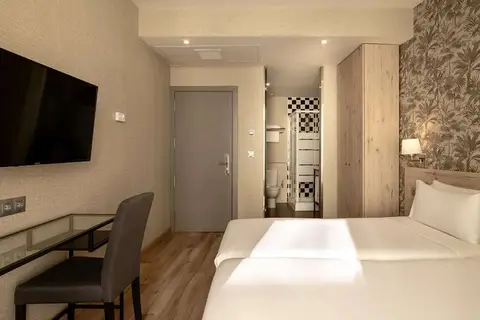 Hotel Avenida Gran Via in Madrid — foto 3