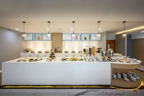 The Beachfront Hotel Phuket in ตำบลราไวย์ — foto 12
