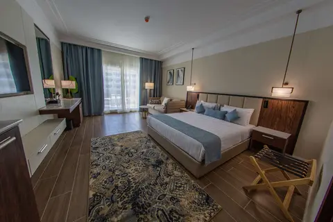 SRNTY Sahl Hasheesh in Arrivals Piazza — foto 12