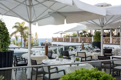 Mediterranean Beach Hotel in Limassol — foto 6