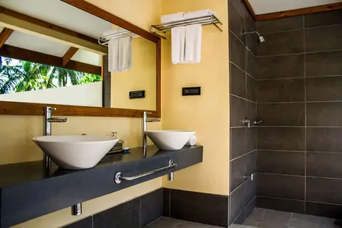 Canareef Resort Maldives in ހިތަދޫ — foto 21