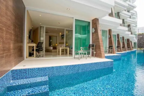The Beachfront Hotel Phuket in ตำบลราไวย์