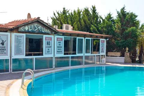 Coliseum Studios & Apartments in Πεύκοι — foto 10