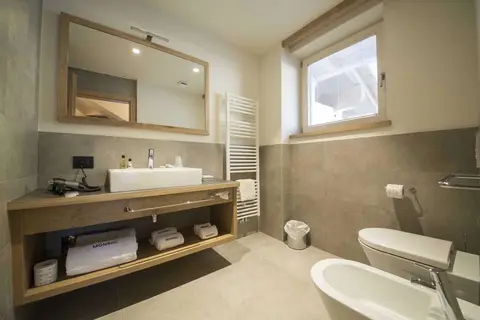 Hotel Monroc in Commezzadura — foto 6