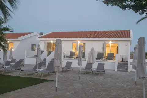Bohemian Gardens Hotel in Παραλίμνι — foto 26