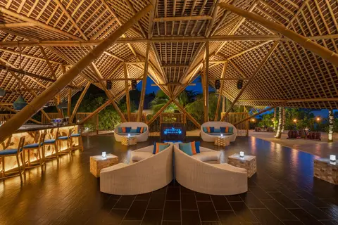 Kuredhivaru Resort and Spa Maldives in Noonu Atoll Education Centre — foto 5