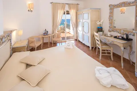 Colonna Grand Hotel Capo Testa in Santa Teresa Gallura — foto 4