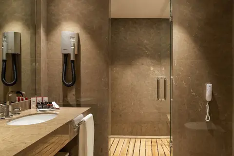 Mövenpick Hotel Istanbul Bosphorus in Fatih — foto 28