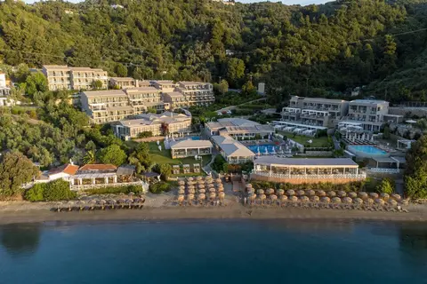 KBR Kassandra Bay Resort & Spa in Καλύβια — foto 7