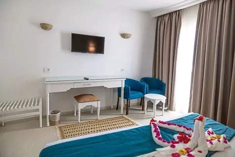 TMK Marine Beach in المقارسة — foto 4