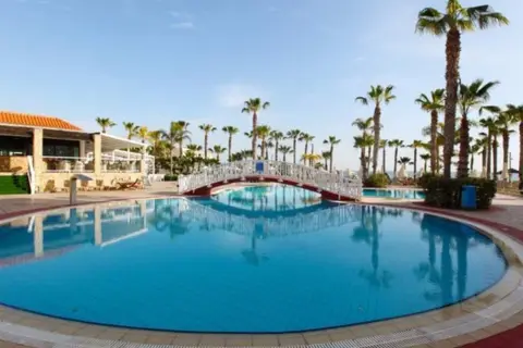 Anastasia Beach Hotel in Παραλίμνι — foto 2