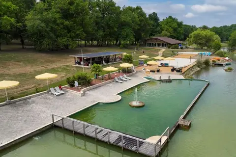 Camping Les Lacs D Armagnac in Bretagne-d'Armagnac — foto 2