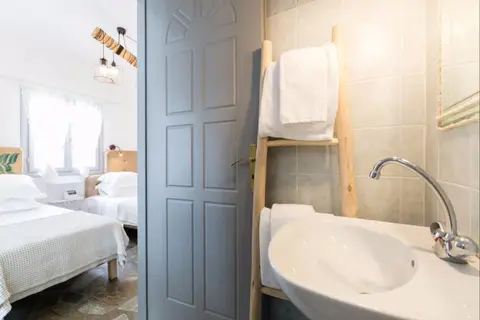 Evi Rooms in Αλυκή