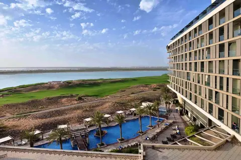 Yas Plaza Mangroves by IHG in جزيرة ياس