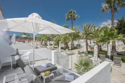 Bohemian Gardens Hotel in Παραλίμνι — foto 22