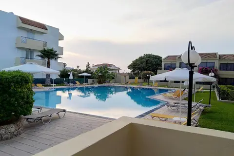 Summerland Hotel & Bungalows in Ιαλυσός — foto 13