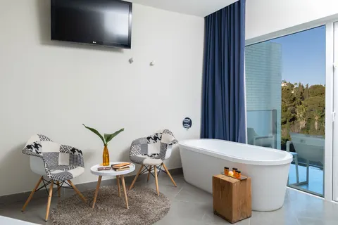 Fly & Go Higueron Hotel Malaga, Curio Collection by Hilton in Fuengirola — foto 13
