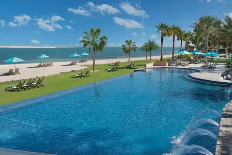 JA Beach Hotel in Ja Ocean View Hotel Padel Tennis Court — foto 4