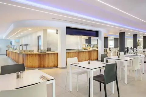 Hotel Vibra San Remo in Sant Josep de sa Talaia — foto 8