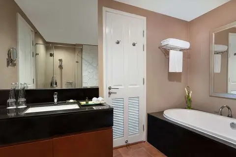 Dusit Suites Hotel Ratchadamri in Bangkok, foto 8