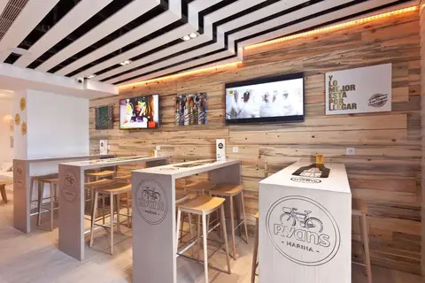 Ryans La Marina in Ibiza-Stad — foto 6