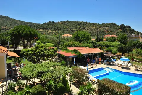Christinas Gardens in Πέτρα — foto 3