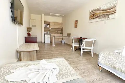 Antonis G Hotel in Oroklini — foto 21