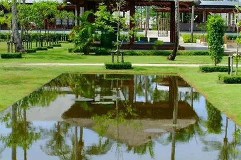 Twin Lotus Resort & Spa in โละดุหยง