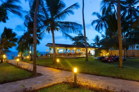 Travellers Beach Hotel & Club in Kasemeni ward — foto 13