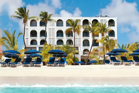 Holland House Beach Hotel in Philipsburg