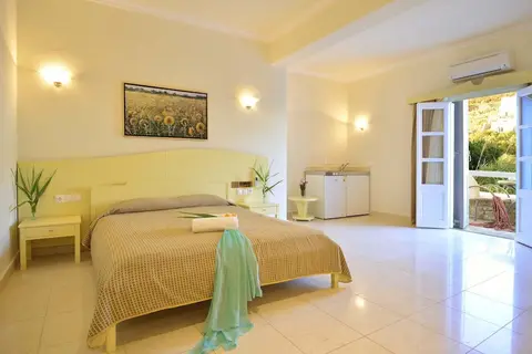 Petinos Hotel in Πλατύς Γιαλός — foto 27