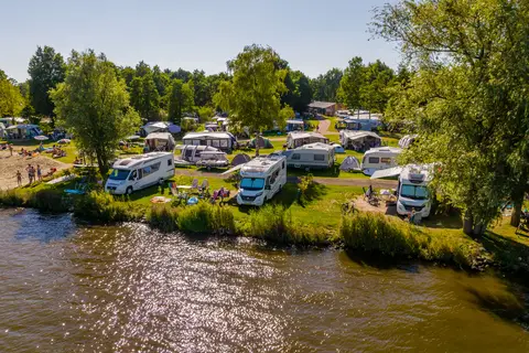 Vakantiepark Bergumermeer in Suameer — foto 26