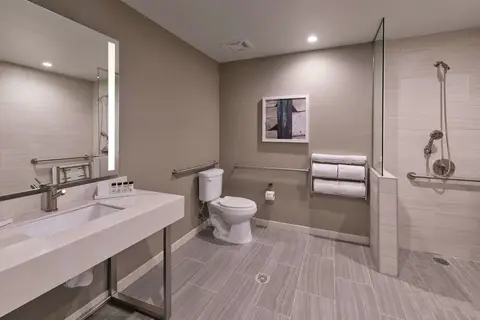 Inn at the Pier Pismo Beach, Curio Collection by Hilton in Irvine