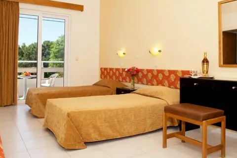 Sunday Hotel in Ιαλυσός — foto 2