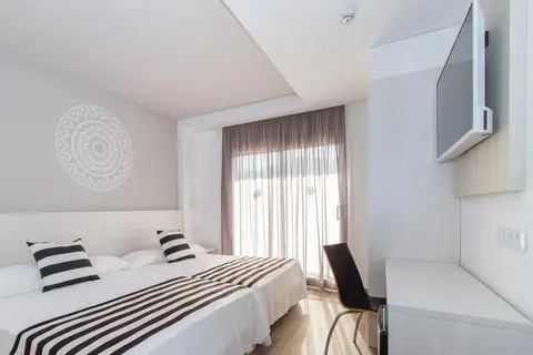 Hotel Oasis Park in Calella — foto 2