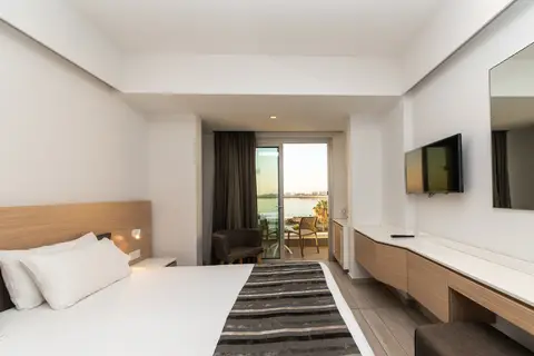 Evalena Beach Hotel in Παραλίμνι — foto 28