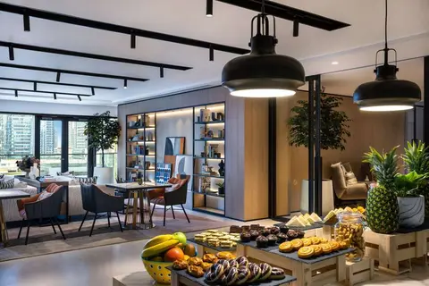 Vida Dubai Marina & Yacht Club in Dubai — foto 11