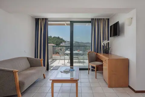 Sun Beach Hotel in Αγία Τριάδα — foto 17