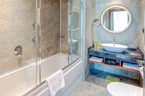 DoubleTree by Hilton Hotel Istanbul - Piyalepasa in Fatih — foto 28