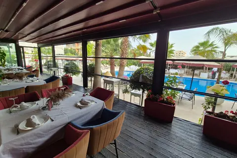 Flower Hotels & Resorts in Golem — foto 4