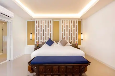 Outrigger Surin Beach Resort in ตำบลเชิงทะเล — foto 14