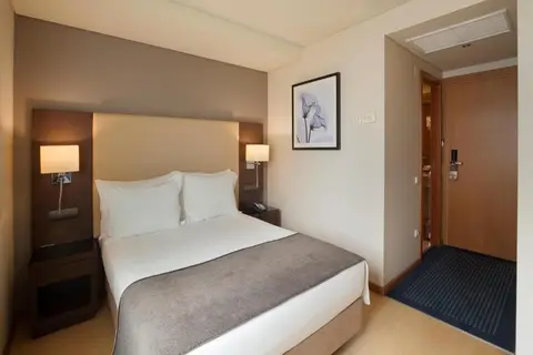 Turim Iberia Hotel in Lissabon — foto 7