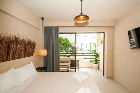Atma Beach Room & Suites in Φαληράκι — foto 9