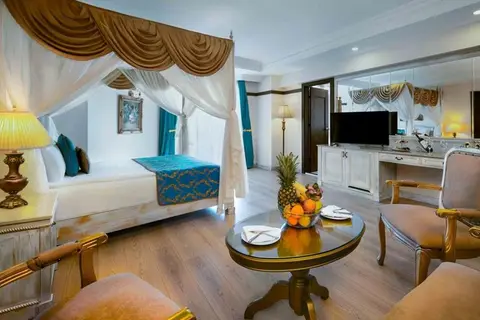 Delphin Palace in Aksu — foto 4