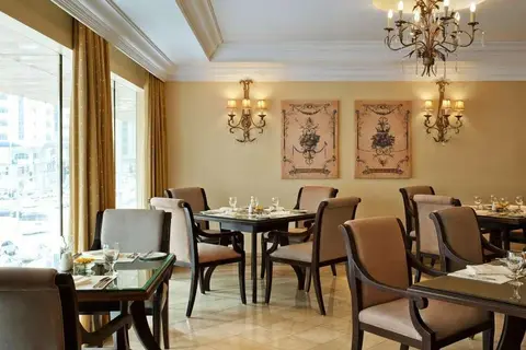 Sheraton Khalidiya Hotel in الحِصِن — foto 12