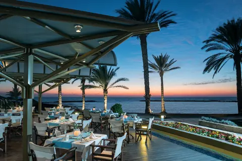 Constantinou Bros Pioneer Beach Hotel in Paphos — foto 17