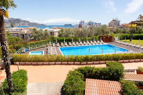 TIME TO SMILE Appartementen Villa Giardini in Giardini Naxos — foto 4